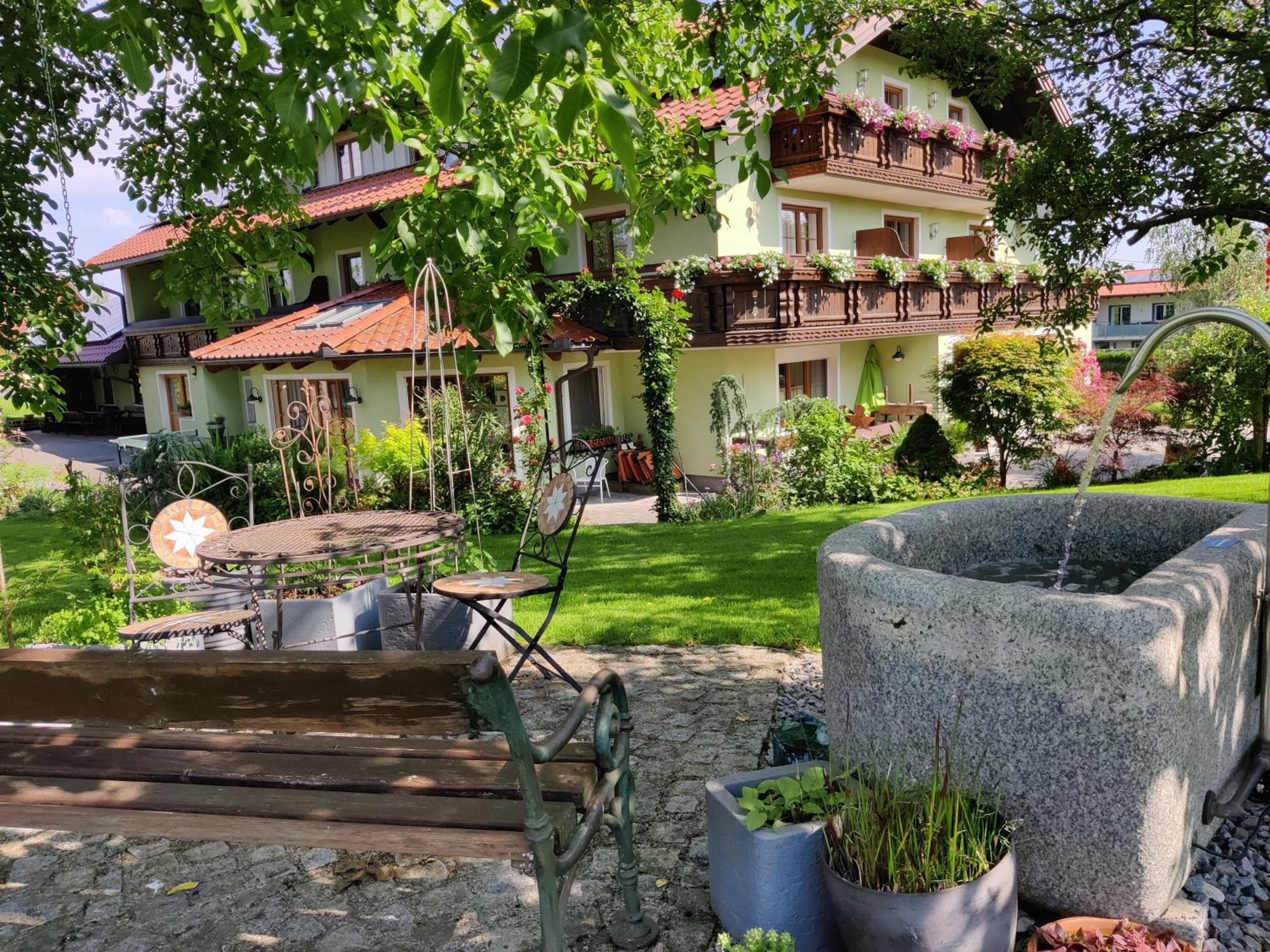 Pension Holzapfel Sankt Georgen im Attergau Exterior photo